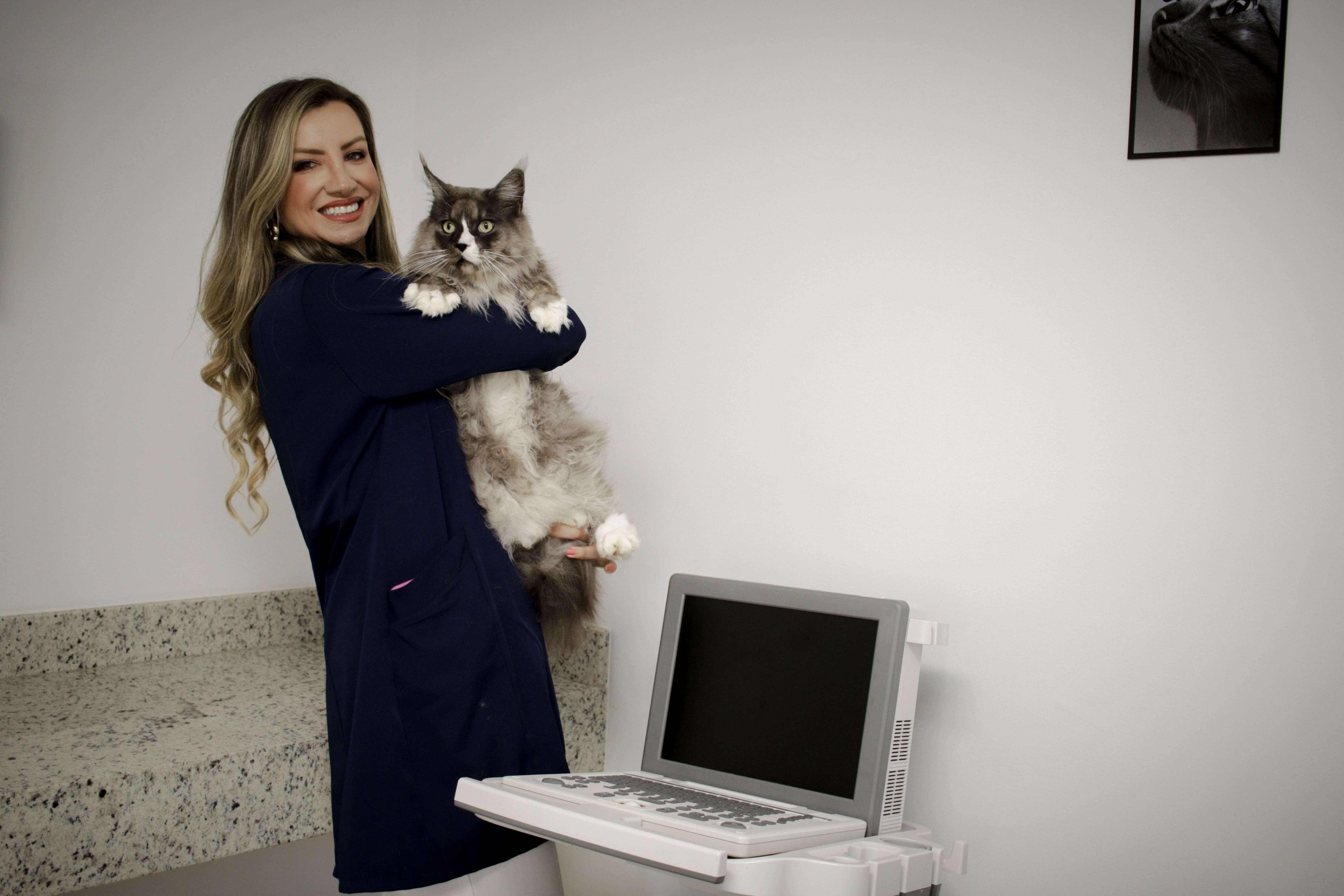 Dra. Larissa Armstrong - Médica Veterinária